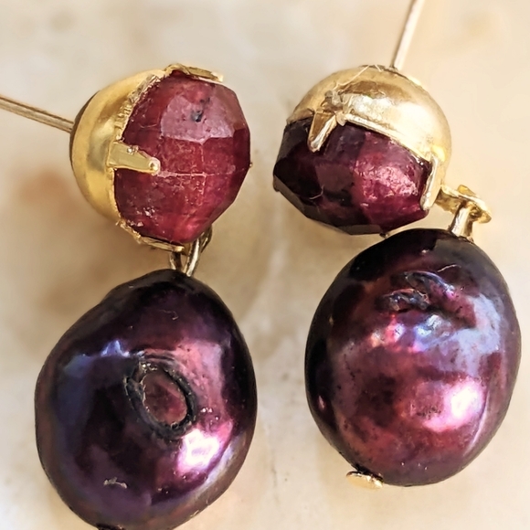 6 Total Carats Natural Ruby & Wine Baroque Pearl Earrings in Yellow Gold Plated - Picture 6 of 7